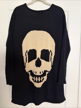 Hot and delicious Black Women's Oversized Sweater, Cream Skull Graphic,size M/L